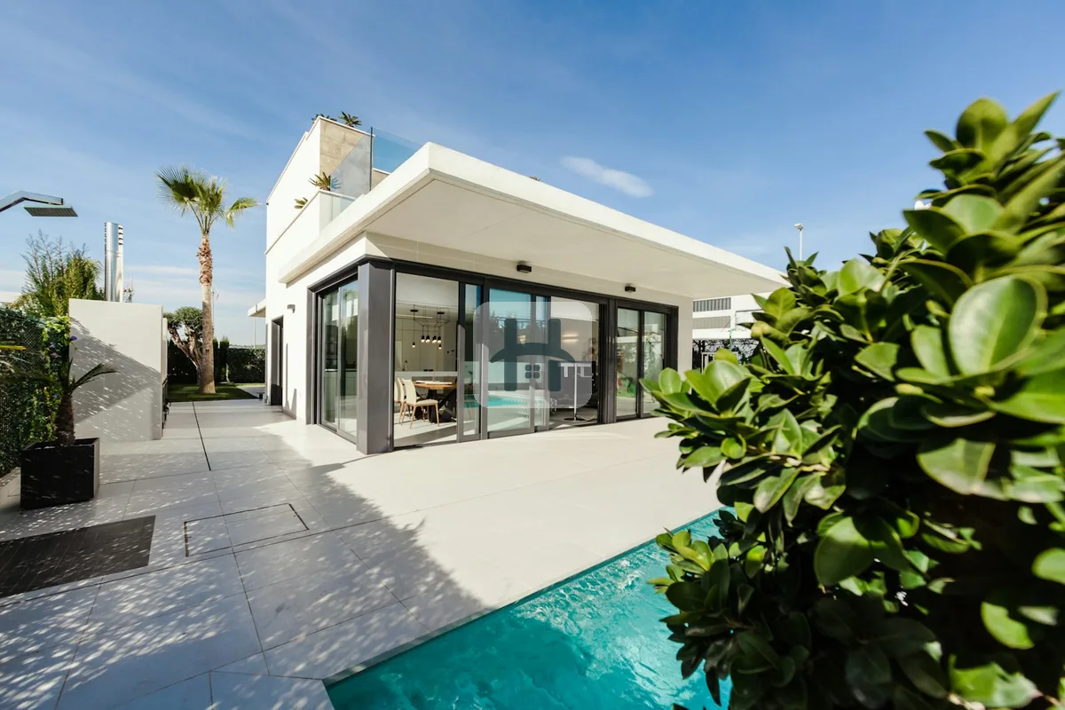 La villa et sa piscine